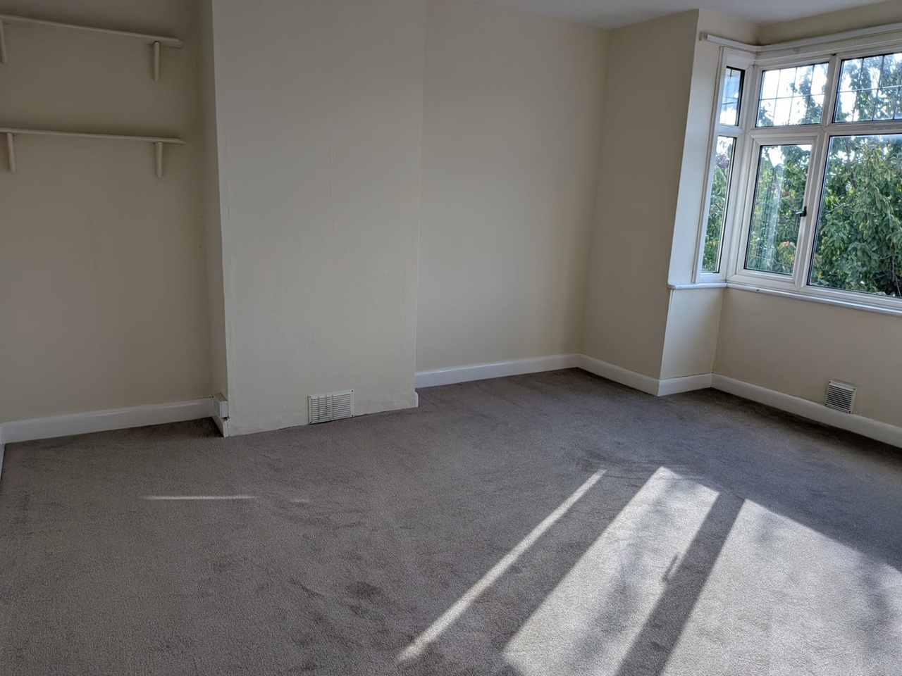 Weymouth - 2 Bed Flat, Redlands, DT3 - To Rent Now for £975.00 p/m