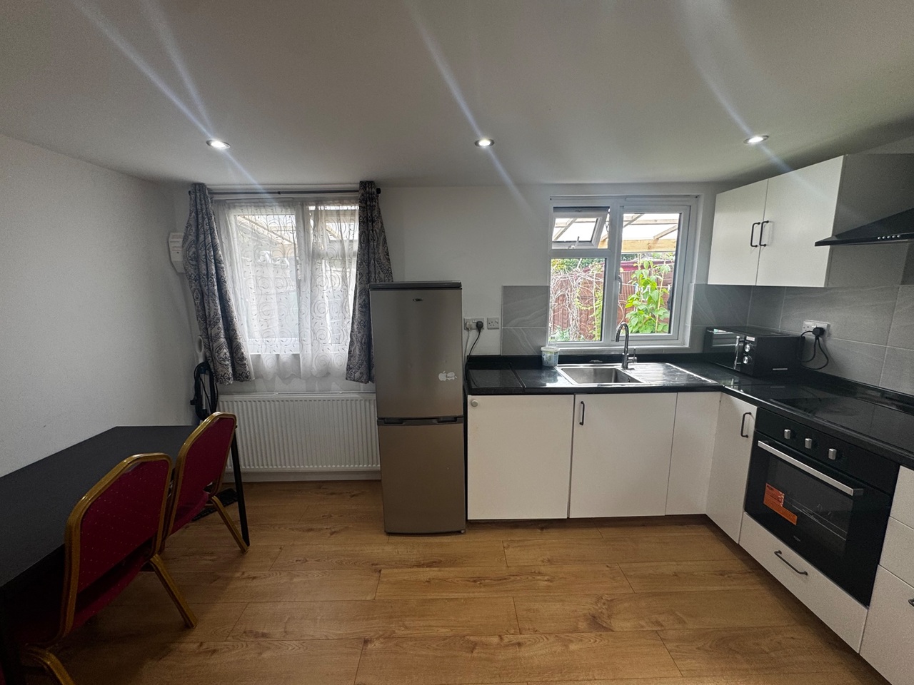 Feltham - Studio Flat, Cassiobury Avenue, TW14 - To Rent Now for £1,350 ...