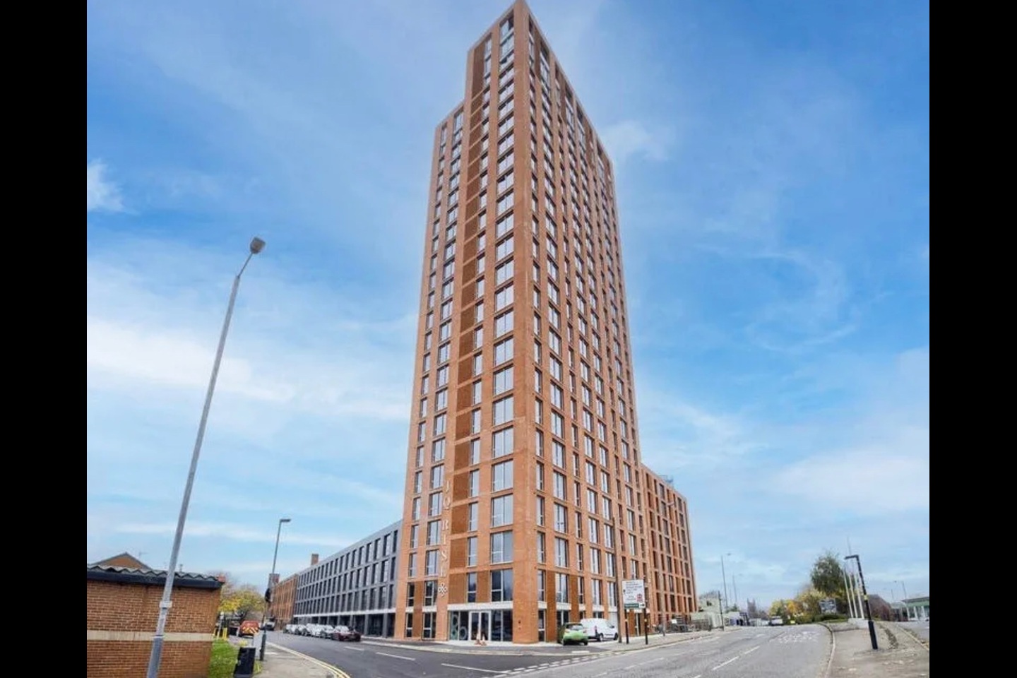 Birmingham - 2 Bed Flat, Jq Rise, B1 - To Rent Now for £1,250.00 p/m