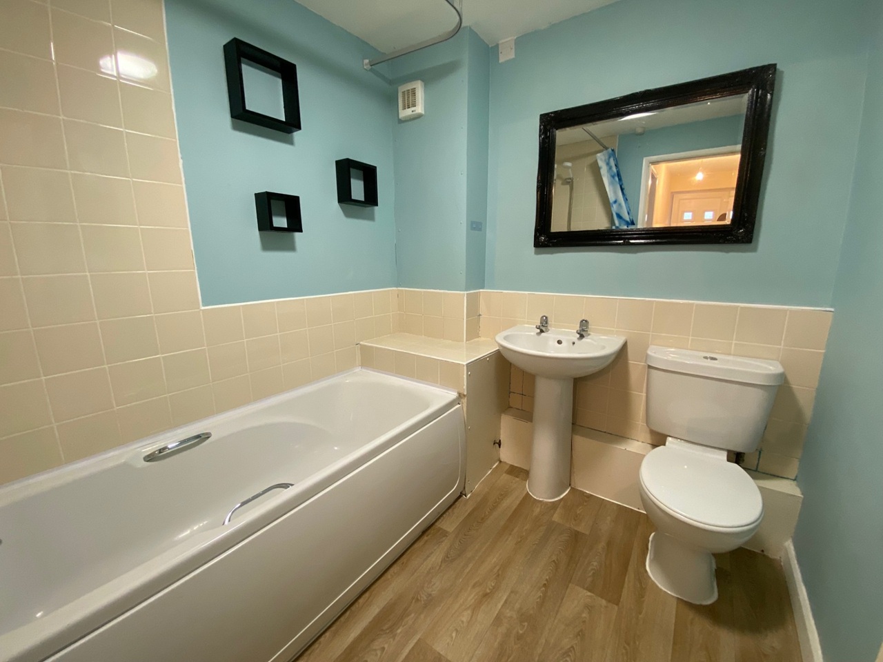 Nottingham - 2 Bed Flat, Covert Close, NG15 - To Rent Now for £825.00 p/m