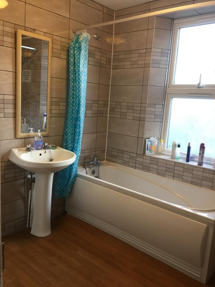 London - Room in a Shared Flat, Durnsford Road, SW19 - To Rent Now for ...