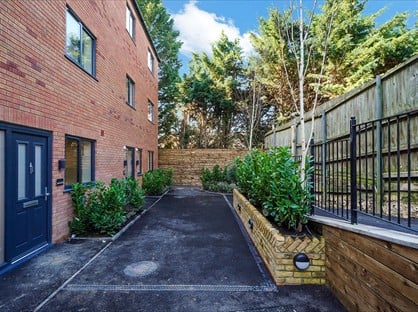 3 bed flat/apartment for rent in 3 Bed Flat, Bushey Grove Road, WD23
