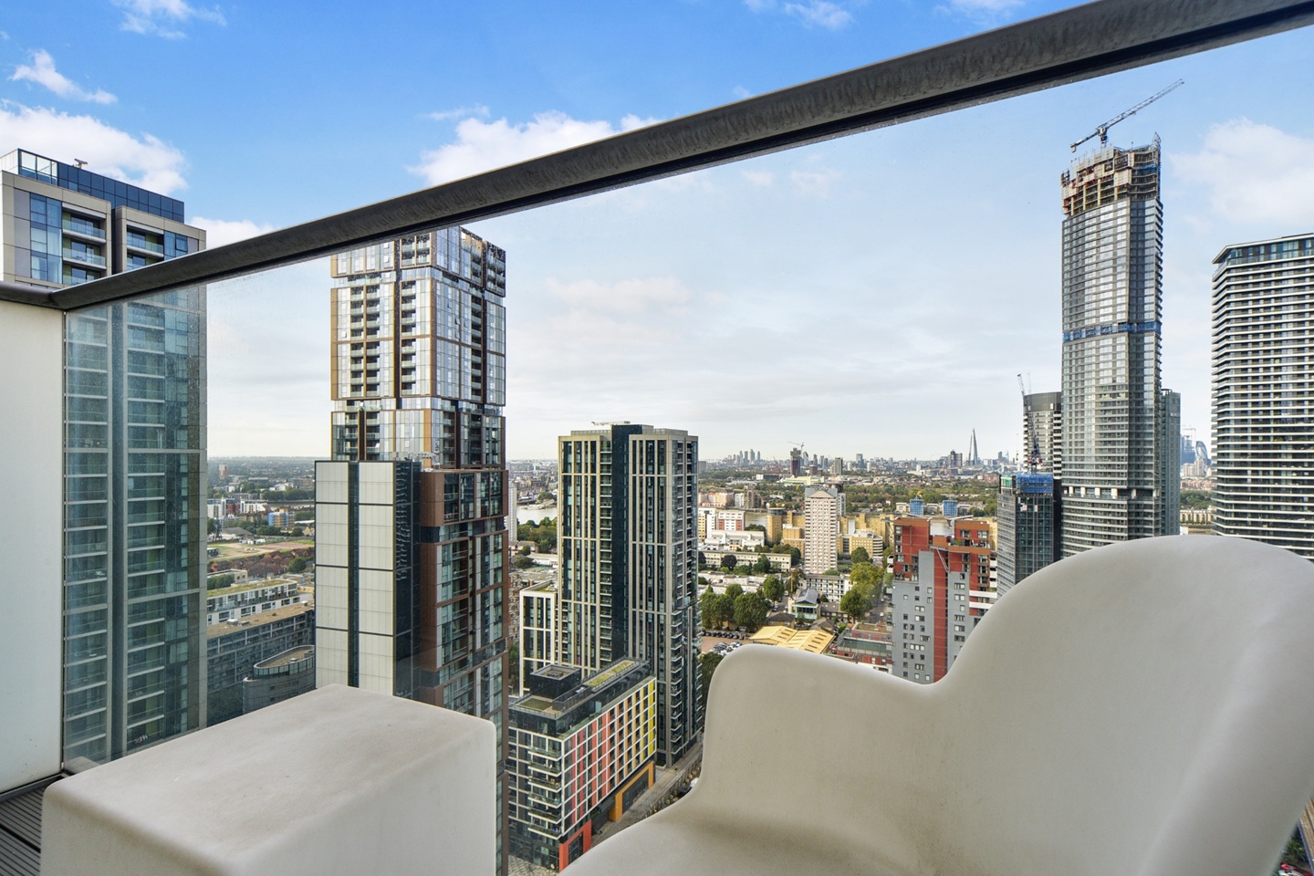 London - Studio Flat, Pan Peninsula Square, E14 - To Rent Now for £ ...