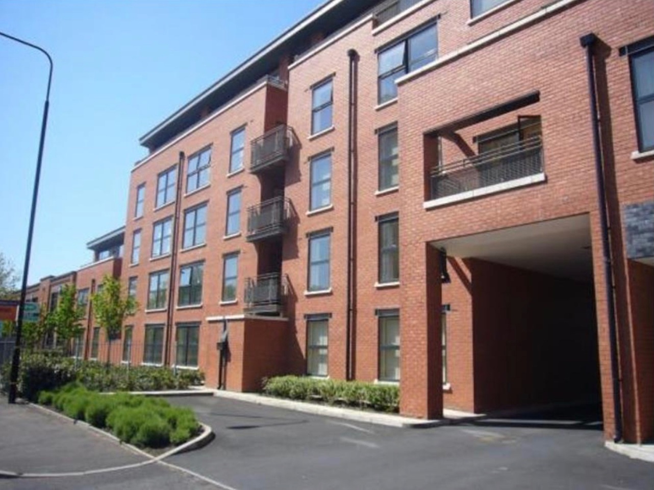 Manchester - 2 Bed Flat, Chester Road, M16 - To Rent Now for £1,300.00 p/m