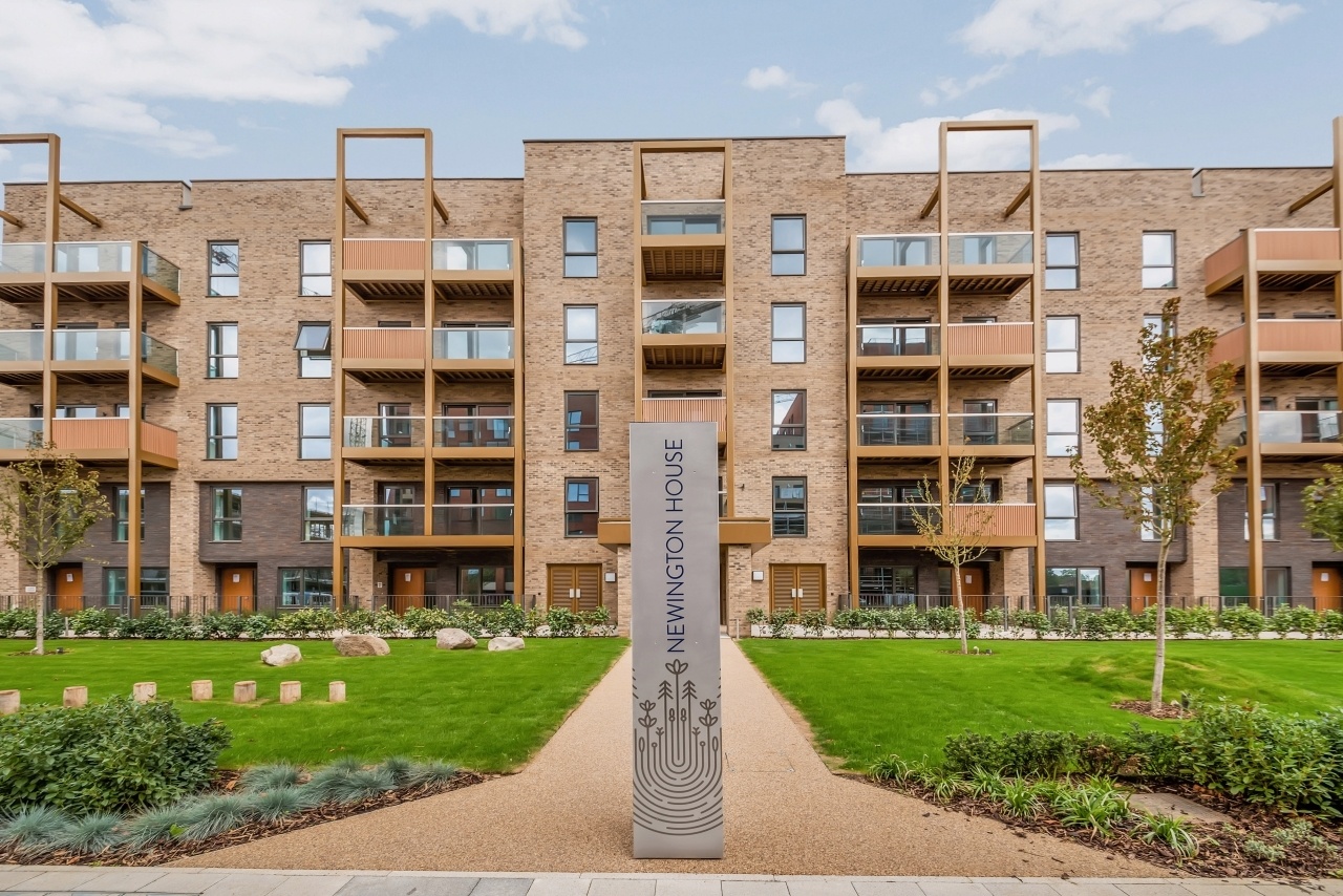 London - 2 Bed Flat, Newington House, NW9 - To Rent Now for £2,275.00 p/m