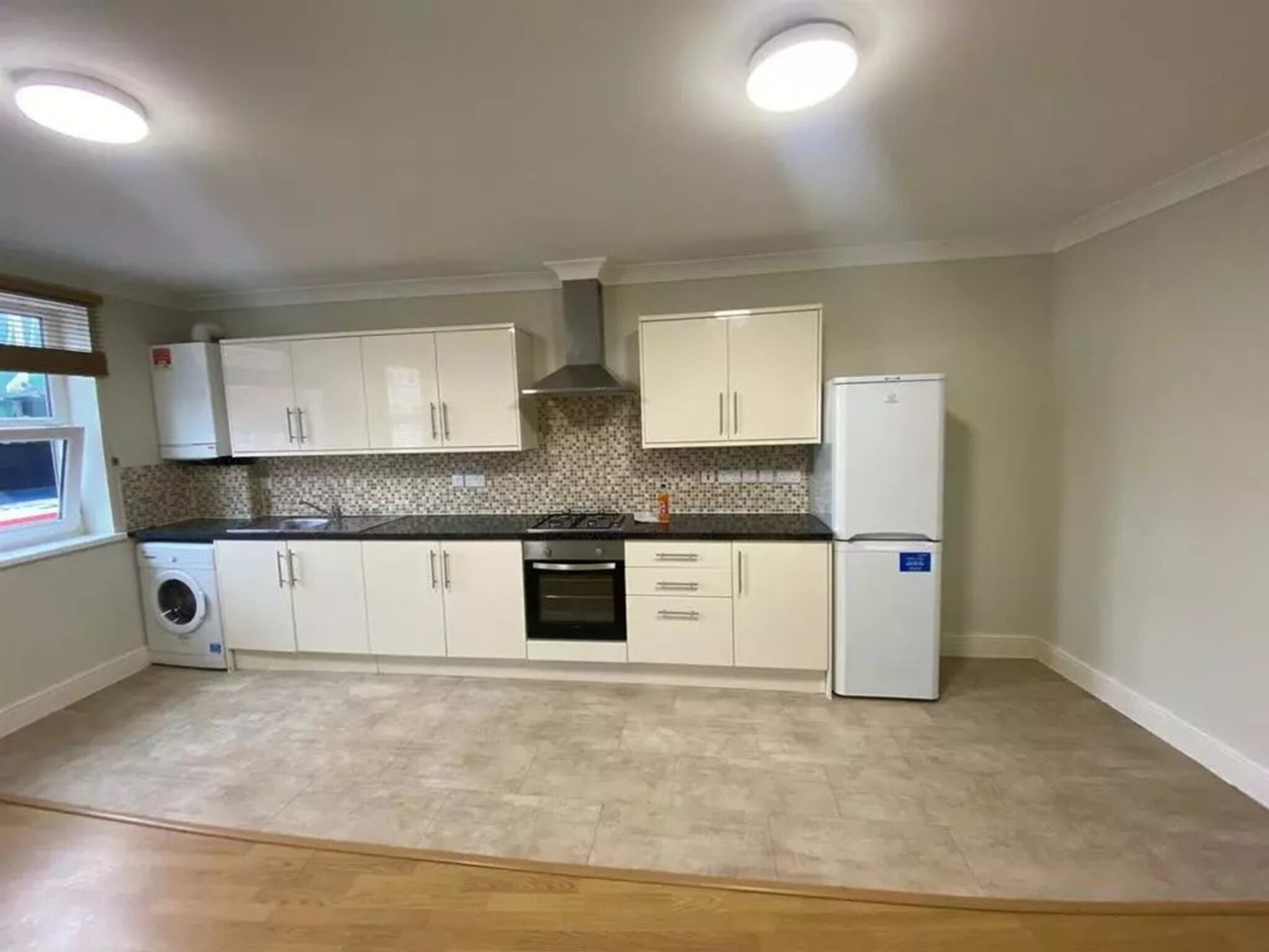 London - 3 Bed Flat, Bethnal Green Road, E2 - To Rent Now for £2,400.00 p/m