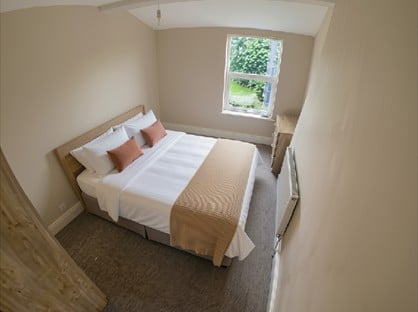 6 bed room for rent in Room in a Shared House, Wilderspool Causeway, WA4