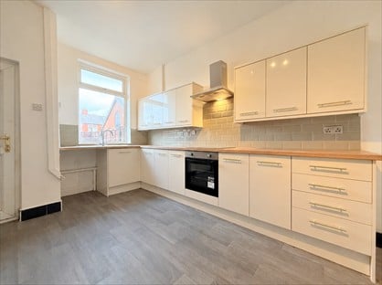 2 bed semi-detached house for rent in 2 Bed Semi-Detached House, Oldham Road, M35