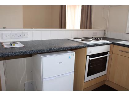 1 Bed Flat, Tong Street, BD4