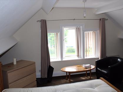 1 Bed Flat, Tong Street, BD4