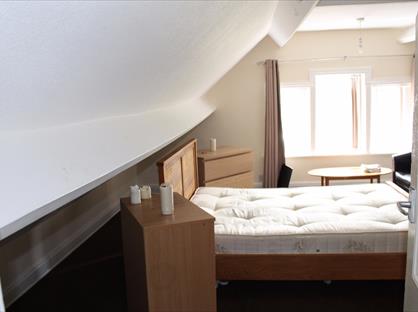 1 Bed Flat, Tong Street, BD4