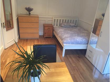 Studio Flat, Danbury Street, N1