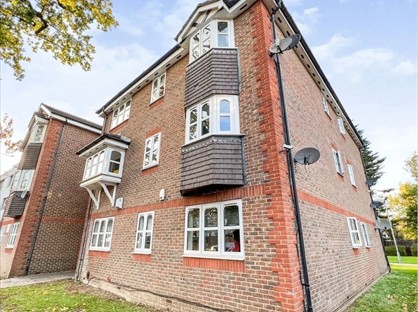 2 Bed Flat, Blenheim Court, HA3