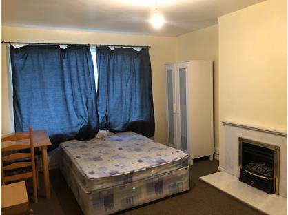 3 Bed Flat, High Street, UB8