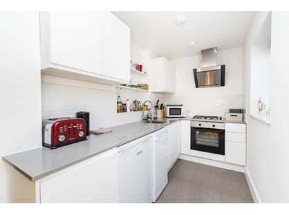 2 Bed Flat, Town Hall Rd, SW11