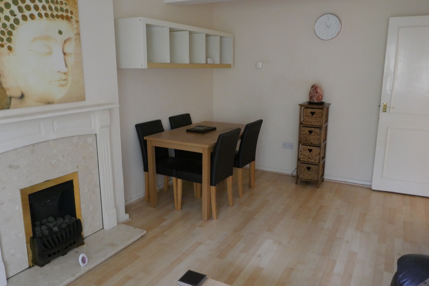 London 2 Bed Flat, Esher Gardens, SW19 To Rent Now for £1,625.00 p/m