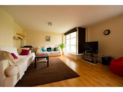 2 Bed Flat, Barrier Point Road, E16