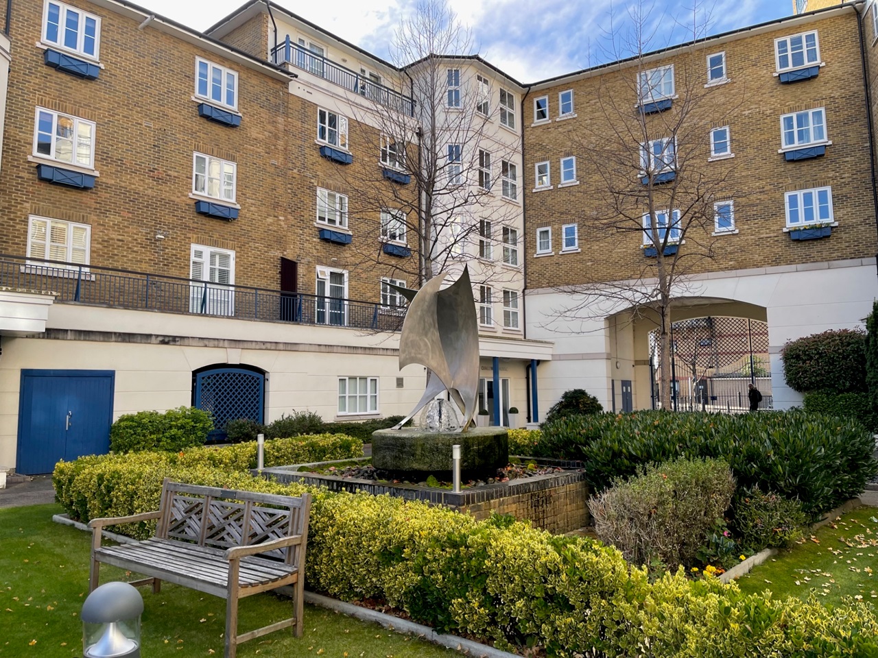 2 Bed Flat, Victory Place, E14 photo 3