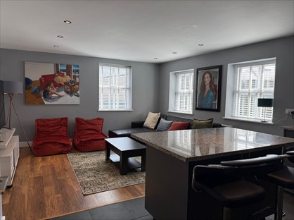 2 Bed Flat, Westall Court, SK17