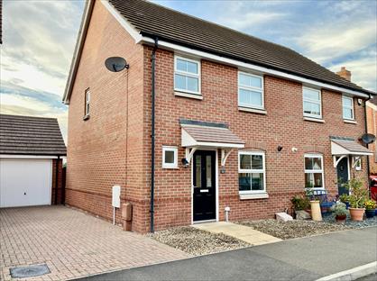 3 Bed Semi-Detached House, Woodpecker Way, NR8