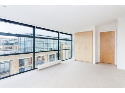 2 Bed Penthouse, Ferry Quays, TW8