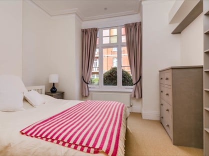 1 Bed Flat, Lurline Gardens, SW11