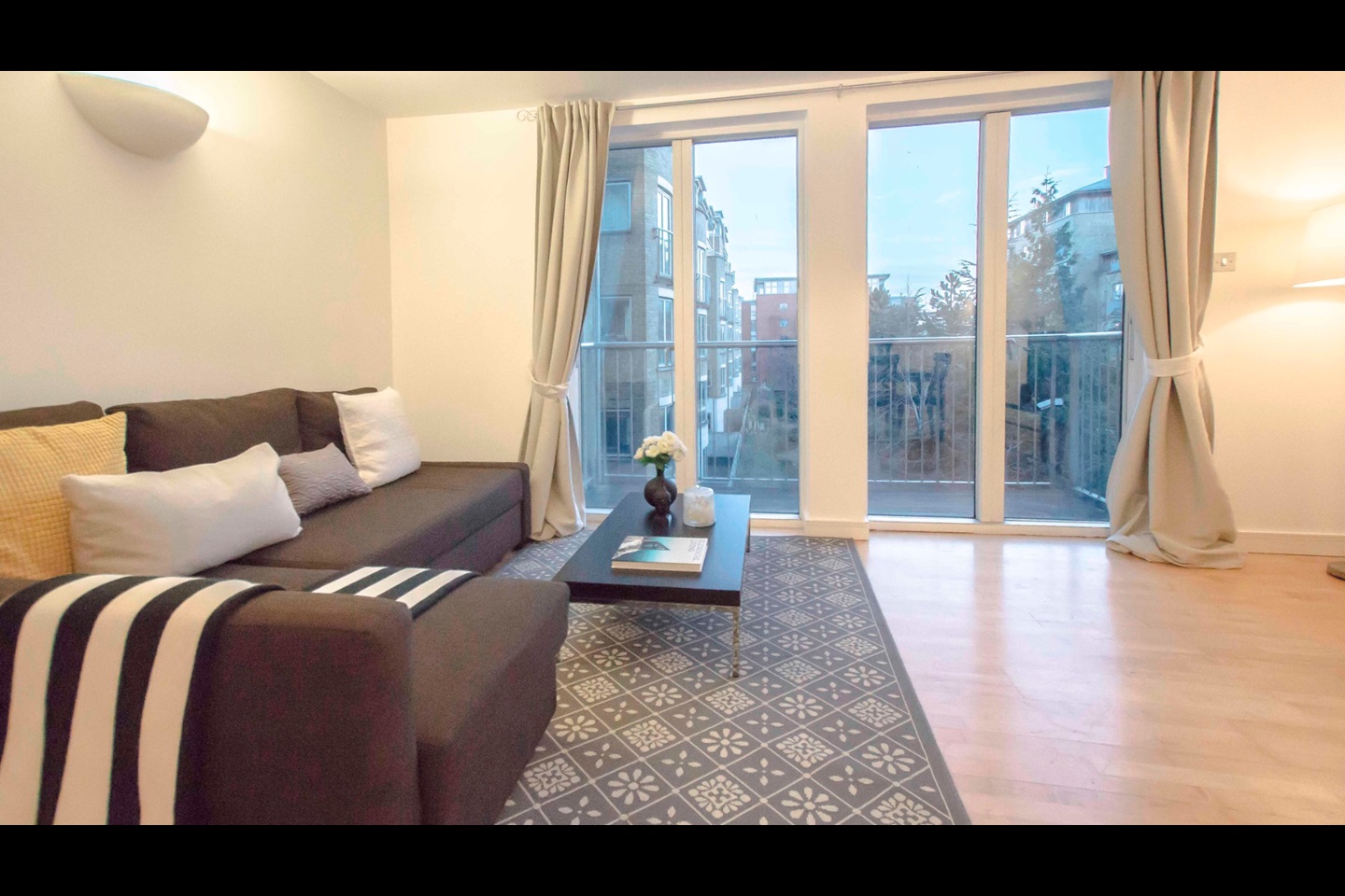 1 Bed Flat, Beech Court, W9 photo 2