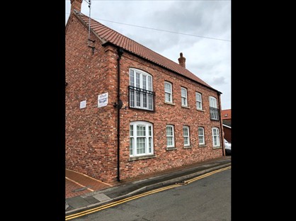 2 Bed Flat, Queen Street, DN8