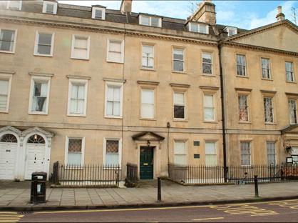 2 Bed Flat, North Parade, BA2