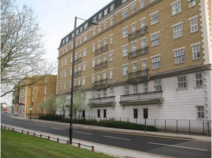 1 Bed Flat, St. Paul's Court, SW4