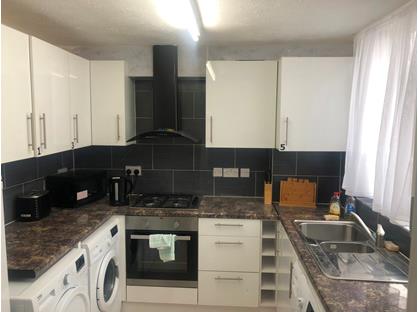 Bedsit, Lisle Court, NW2