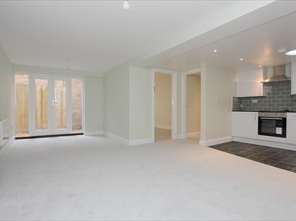 2 Bed Flat, High Street, SP10