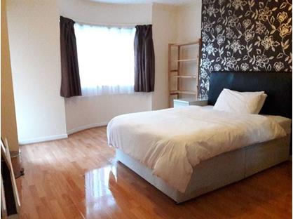 4 Bed Flat, Dean House, E1