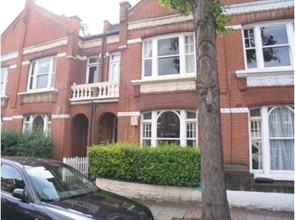 1 Bed Flat, Dinsmore Road, SW12