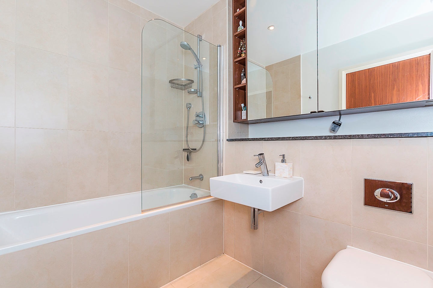 Additional image 7 of 1 Bed Flat, St. John's Hill, SW11, N1 7GU