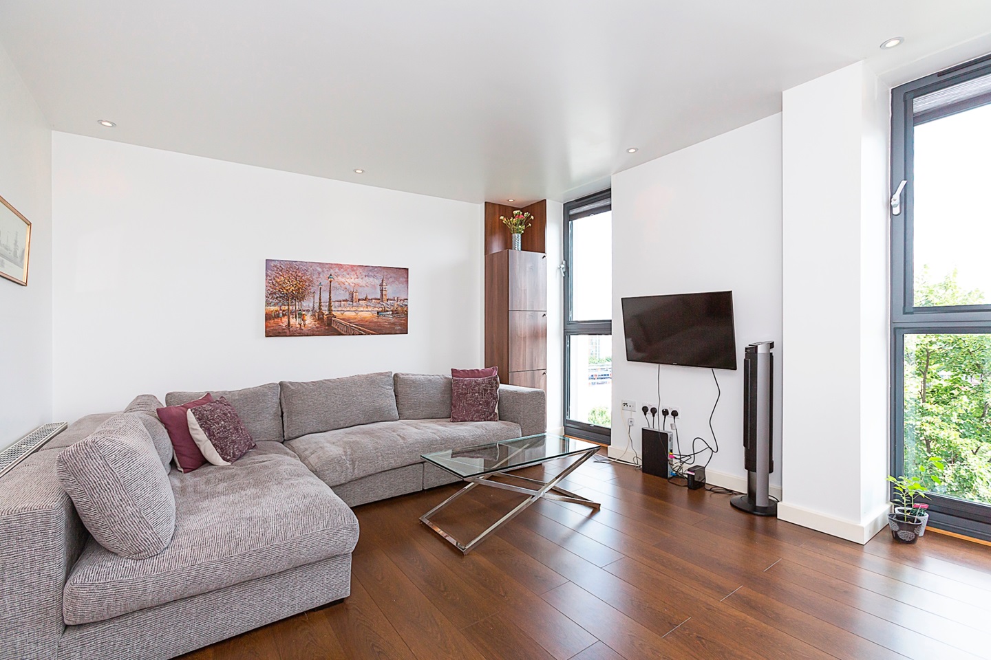 Additional image 3 of 1 Bed Flat, St. John's Hill, SW11, N1 7GU