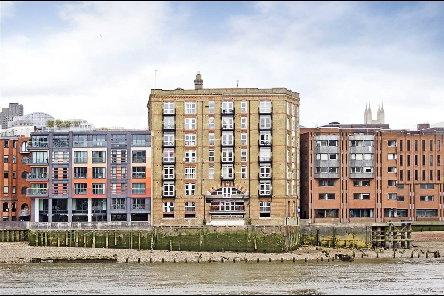 2 Bed Flat, Globe View, EC4V, N1 7GU