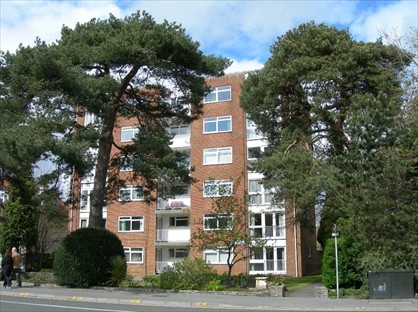 2 Bed Flat, Poole Road, BH12