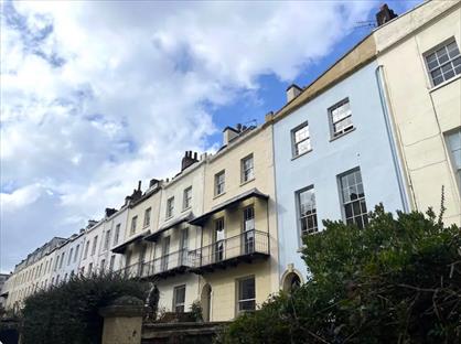1 Bed Flat, Garden  Meridian Place, BS8