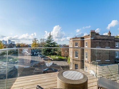 3 Bed Flat, London Road, KT2