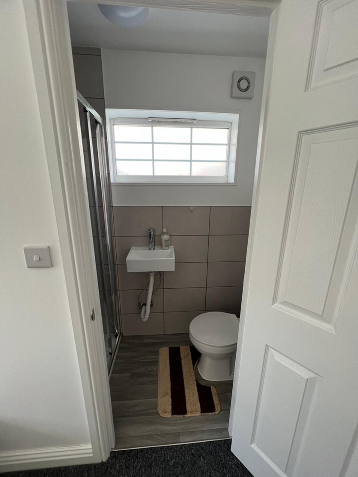 Additional image 10 of Room in a Shared House, Wilson Road, RG30, N1 7GU