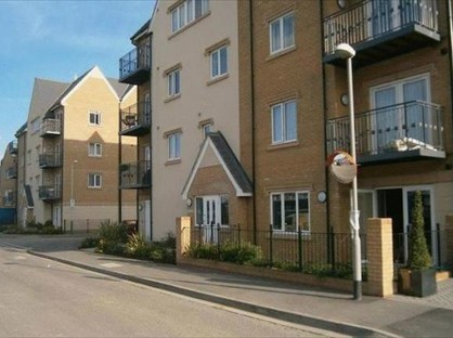 2 Bed Flat, Varcoe Gardens, UB3