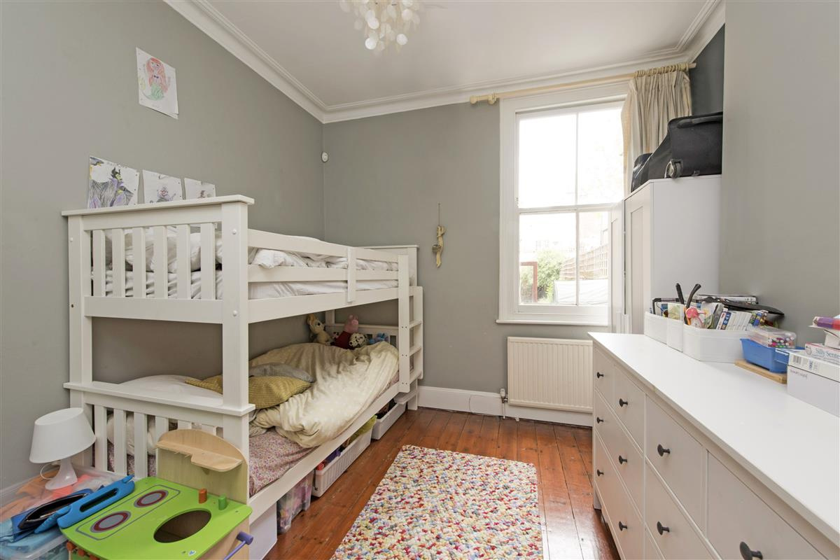 2 Bed Flat, Mandalay Road, SW4 photo 5