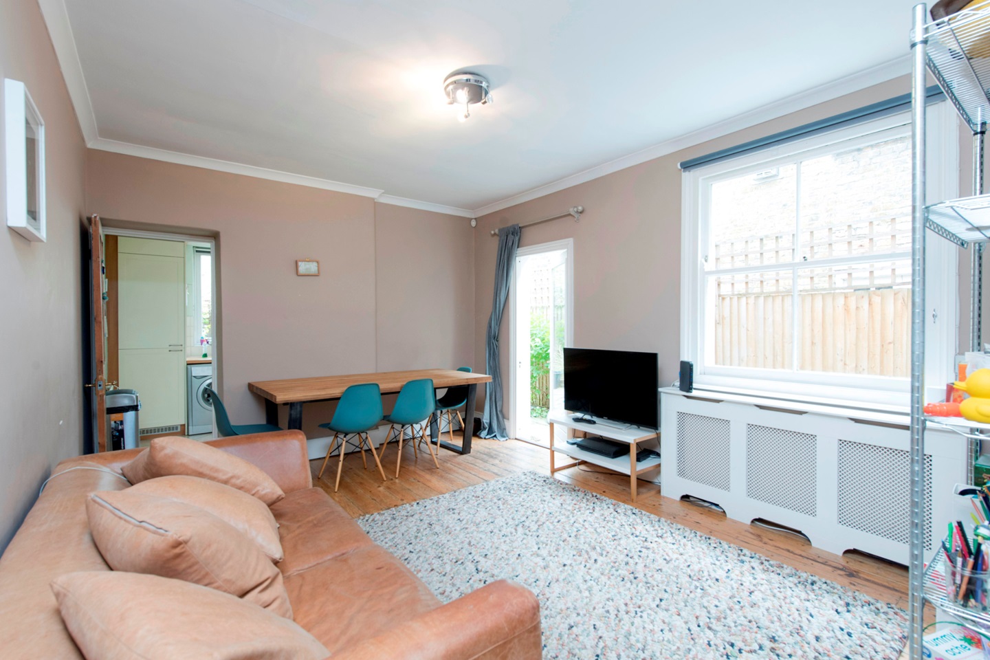 2 Bed Flat, Mandalay Road, SW4 photo 2