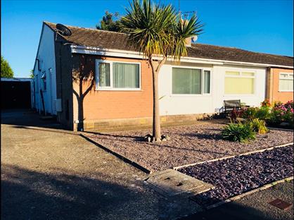 2 Bed Bungalow, Lon Ffawydd, LL22