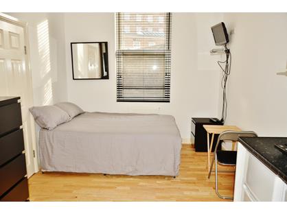 Studio Flat, Greenwich High Road, SE10