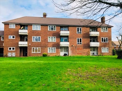 2 Bed Flat, Shepherds Close, HP9