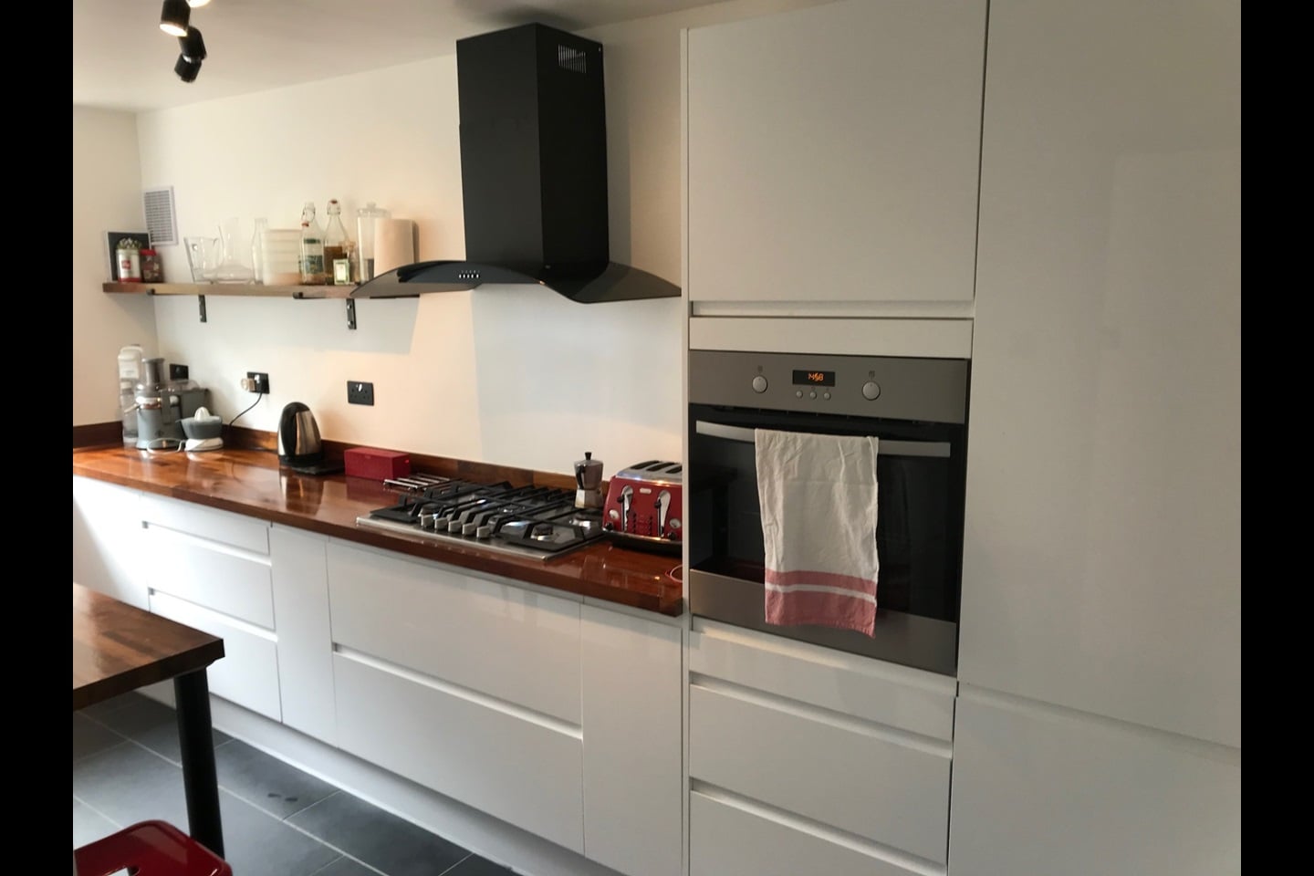2 Bed Flat, Hillery Close, SE17 photo 2