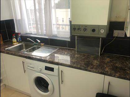 Bedsit, Lisle Court, NW2