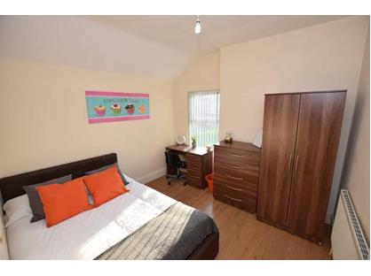 Room in a Shared House, Summer Road, B23